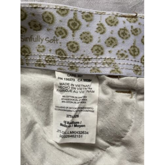 Lees Sinfully Soft Womans 18M Khaki Color  Cargo Shorts - Picture 3 of 10